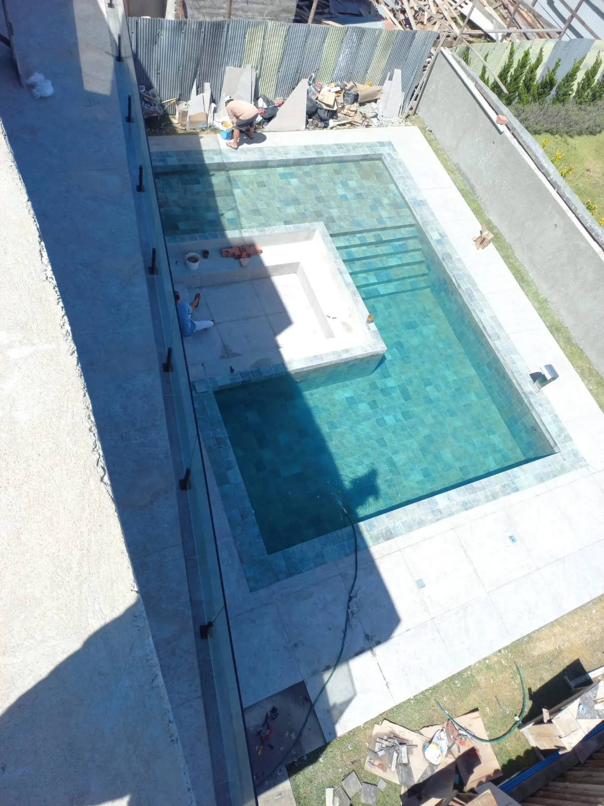 Piscina residencial executada pela RGR Construtora