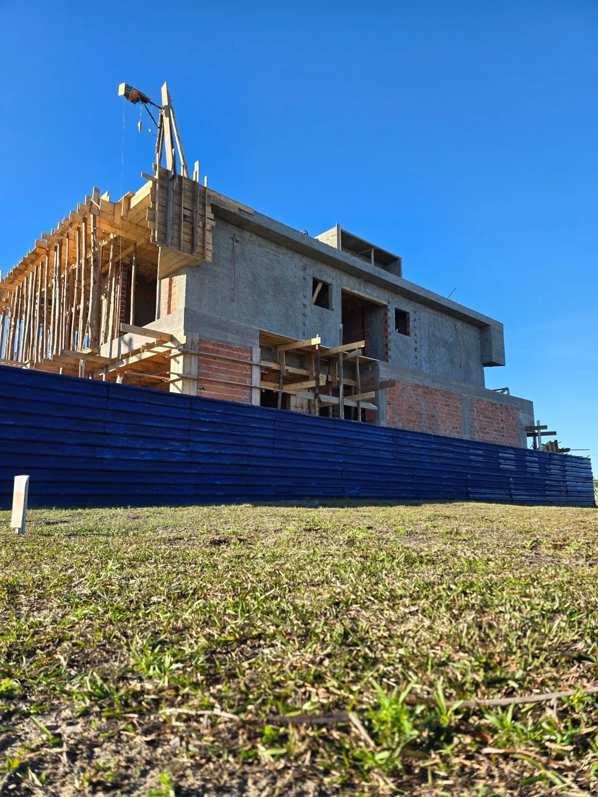 Estrutura de obra residencial em andamento
